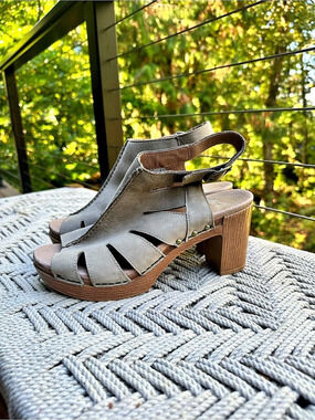 Dansko Thea Tan Leather Cutout Clog Sandal Size 39